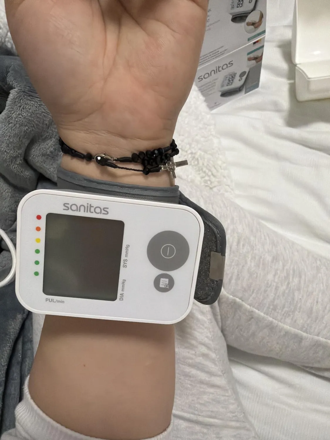 Sanitas SBC 22 Handgelenk-Blutdruckmessgerät mit Arrhythmiewarnung