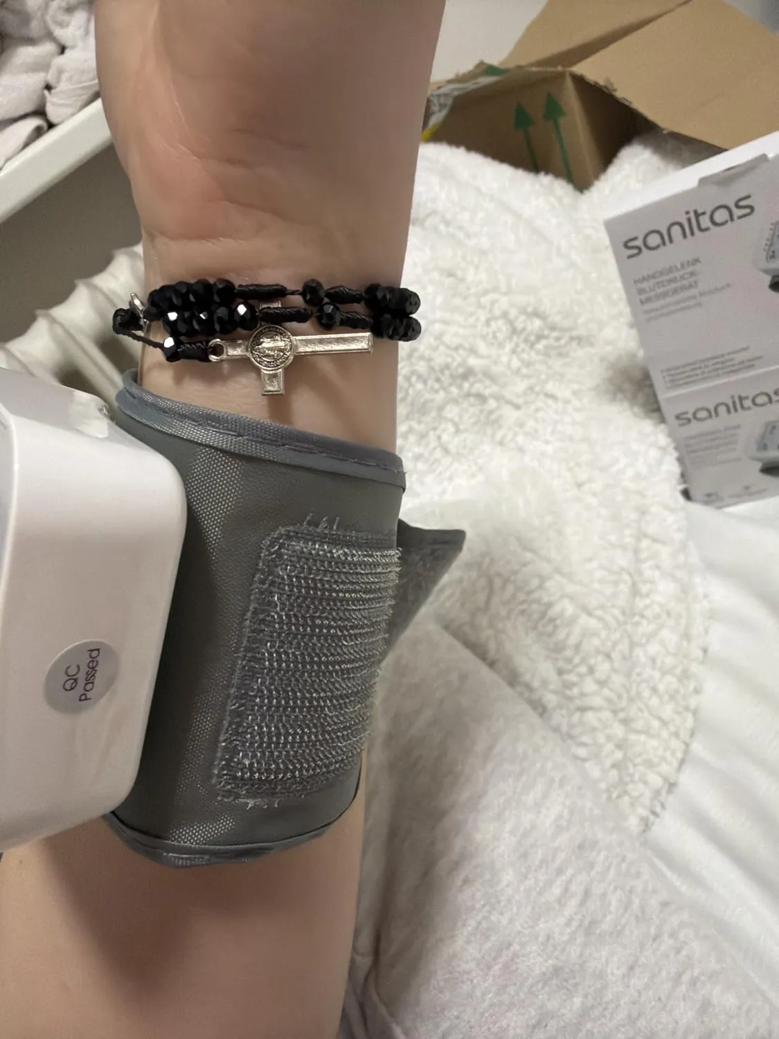 Sanitas SBC 22 Handgelenk-Blutdruckmessgerät mit Arrhythmiewarnung