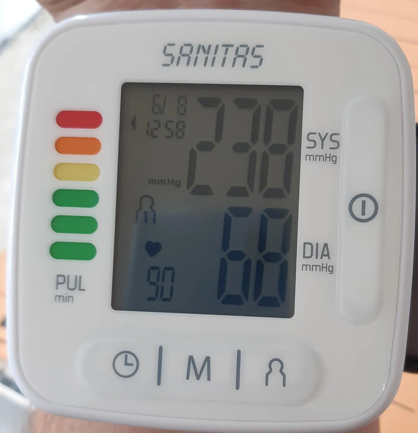 Sanitas SBC 22 Handgelenk-Blutdruckmessgerät mit Arrhythmiewarnung
