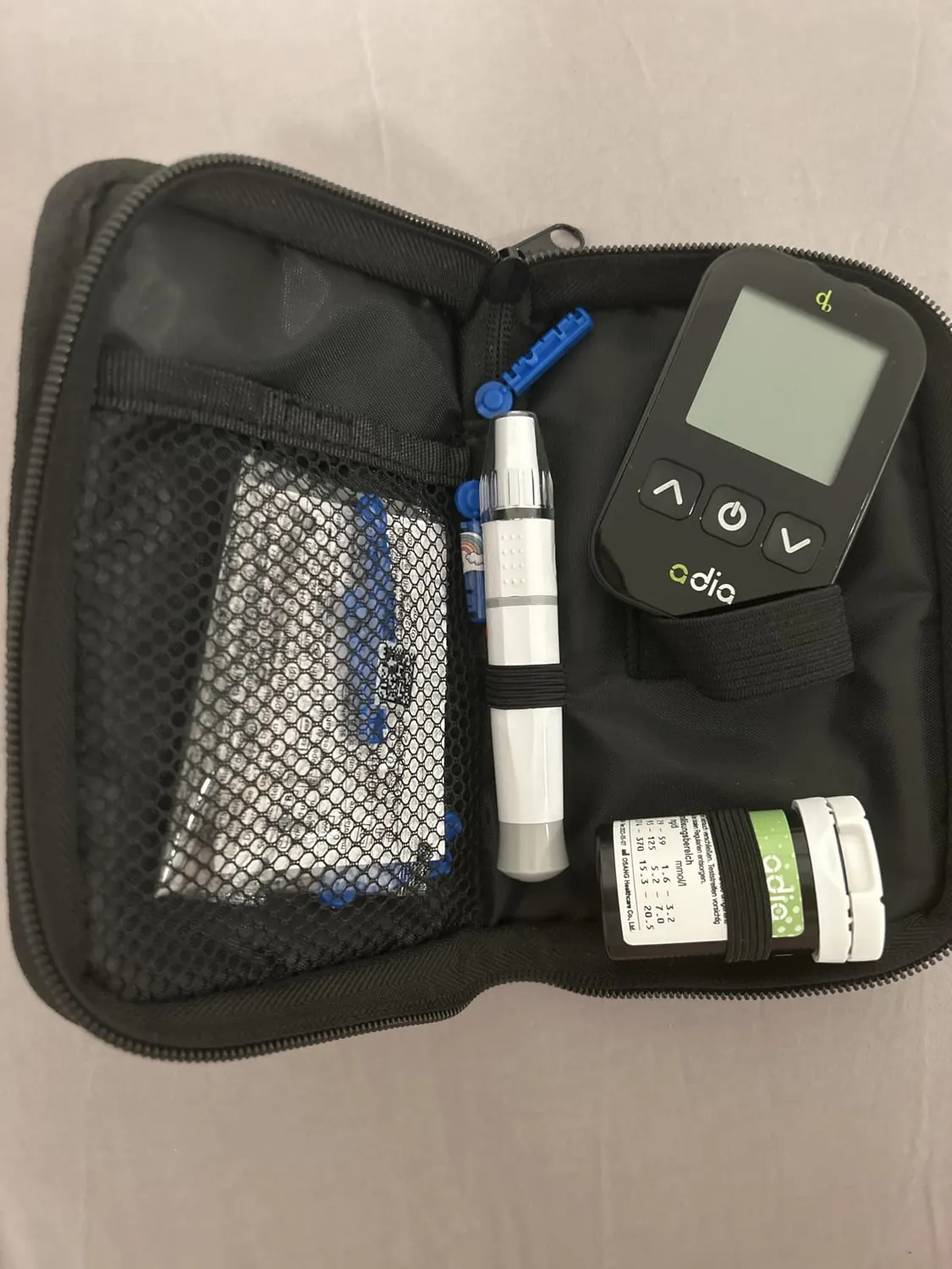 adia Blutzuckermessgerät mmol/L Teststreifen Set für Einsteiger