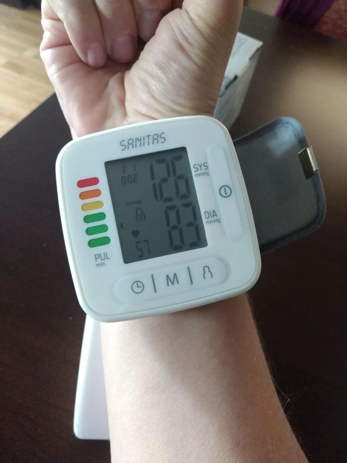Sanitas SBC 22 Handgelenk-Blutdruckmessgerät mit Arrhythmiewarnung